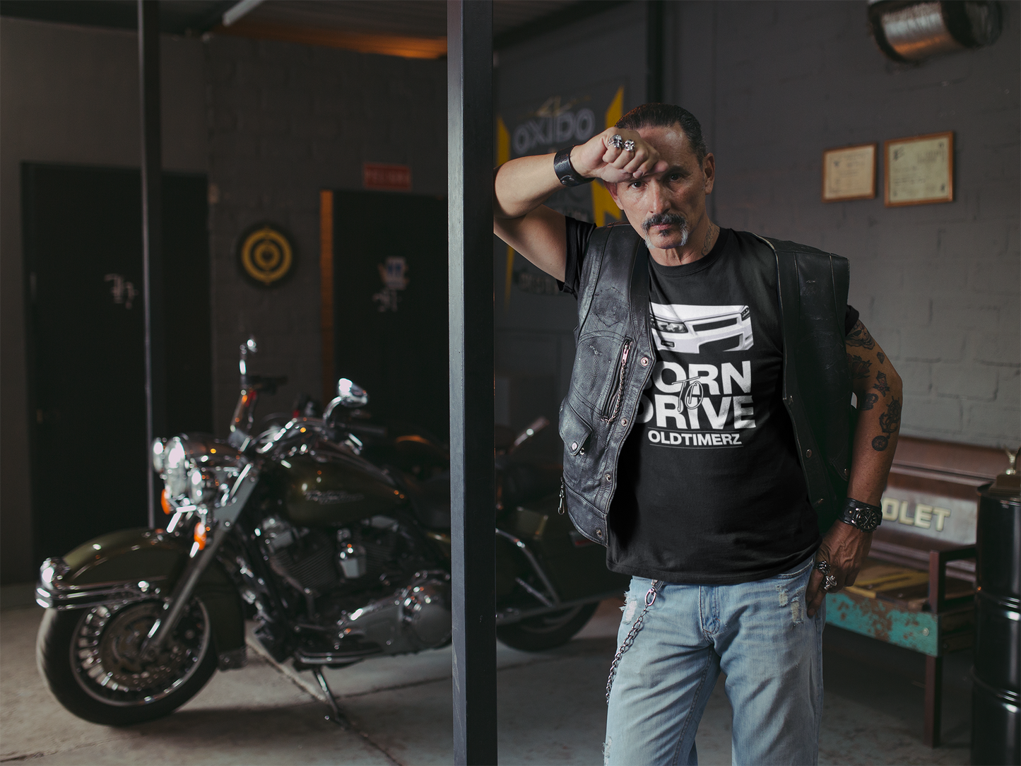 Heavyweight Unisex Crewneck T-shirt | "Born To Drive Oldtimerz"